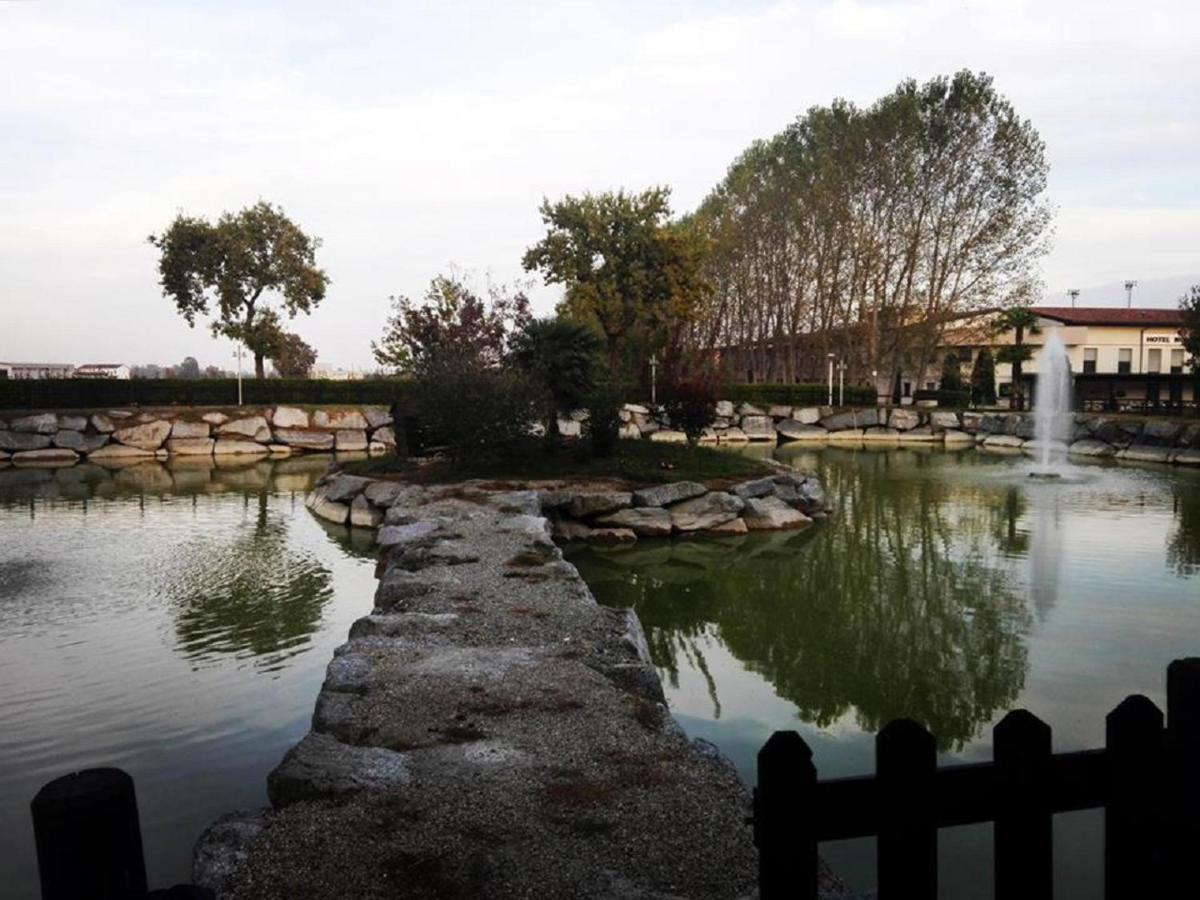 Hotel Novarello Granozzo con Monticello المظهر الخارجي الصورة